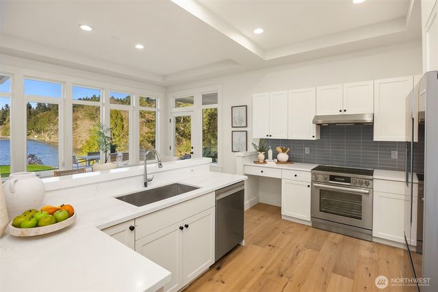 10478 Arrow Point Drive NE, Bainbridge Island, WA 98110