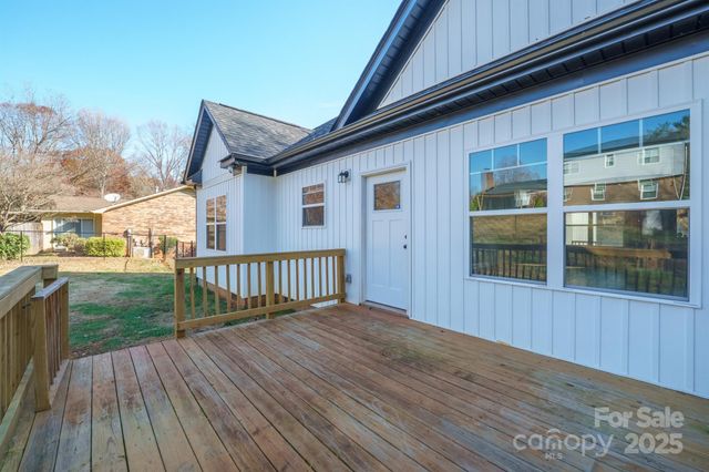 915 Brookwood Court, Statesville, NC 28677