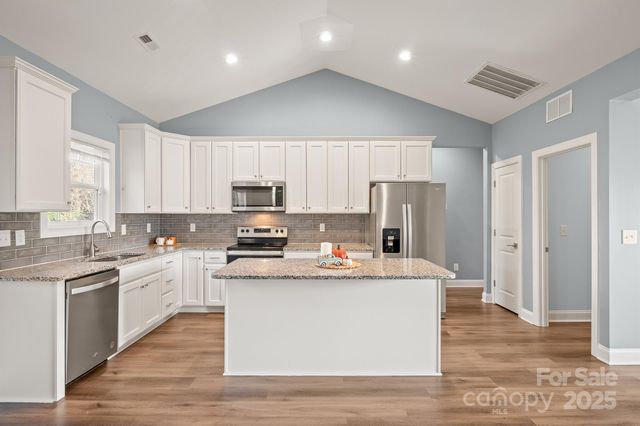 915 Brookwood Court, Statesville, NC 28677