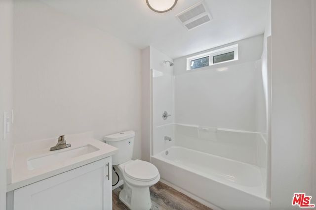 324 W 51st Street, Los Angeles, CA 90037