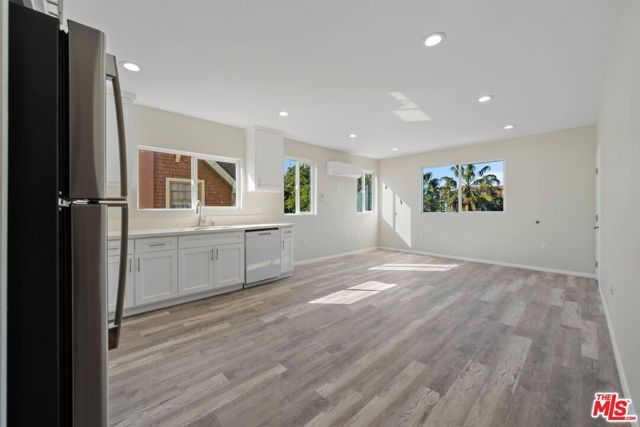324 W 51st Street, Los Angeles, CA 90037