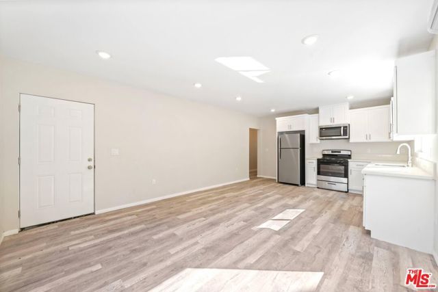 324 W 51st Street, Los Angeles, CA 90037