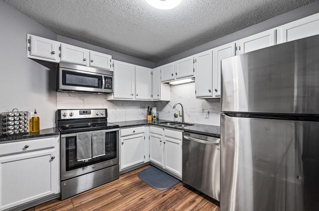 8019 Xerxes Avenue S 202, Bloomington, MN 55431