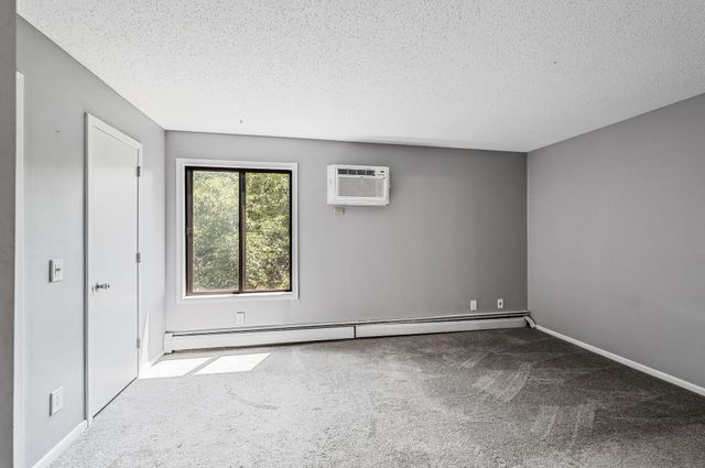 8019 Xerxes Avenue S 202, Bloomington, MN 55431