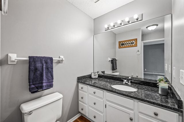 8019 Xerxes Avenue S 202, Bloomington, MN 55431