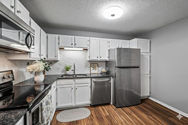 8019 Xerxes Avenue S 202, Bloomington, MN 55431