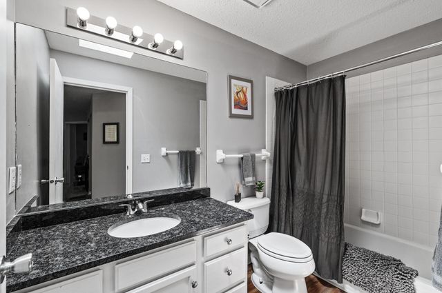 8019 Xerxes Avenue S 202, Bloomington, MN 55431