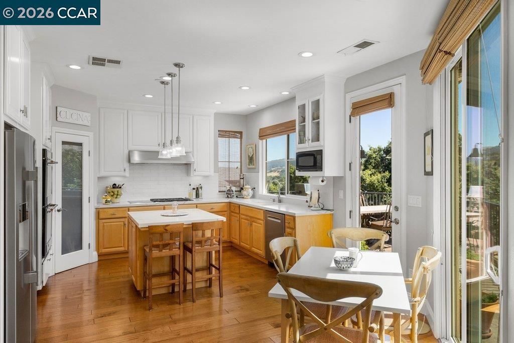Image 14 of property listing at 11183 Brittany Ln, Dublin, CA 94568