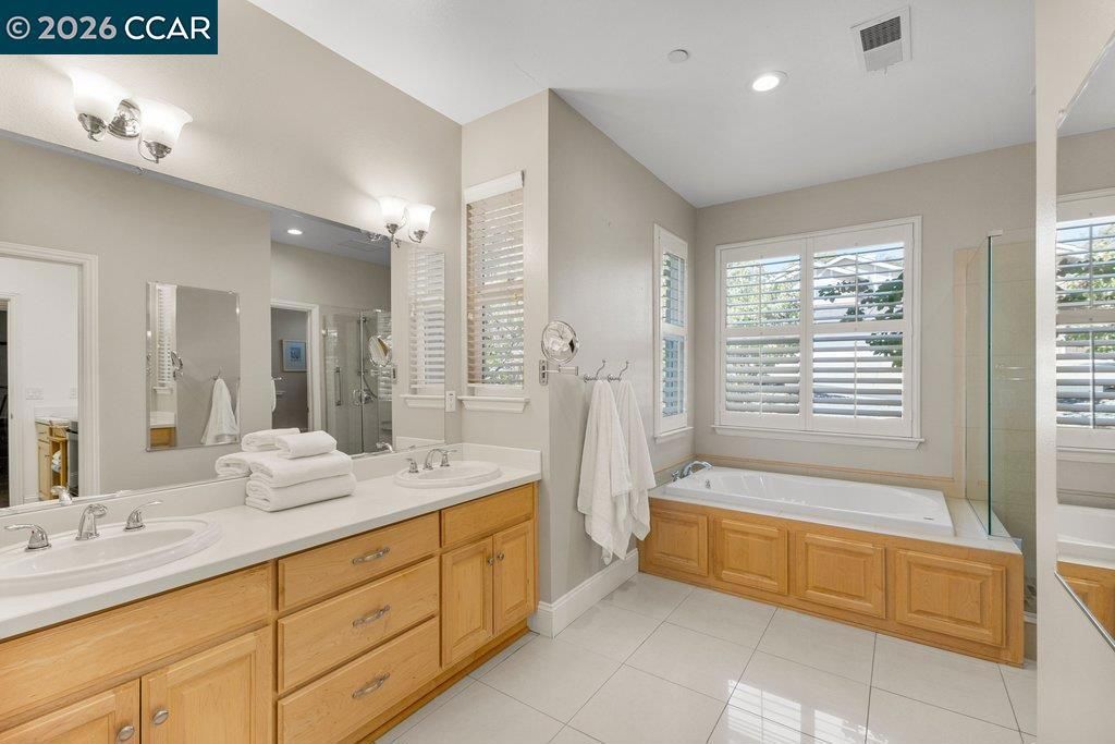 Image 25 of property listing at 11183 Brittany Ln, Dublin, CA 94568