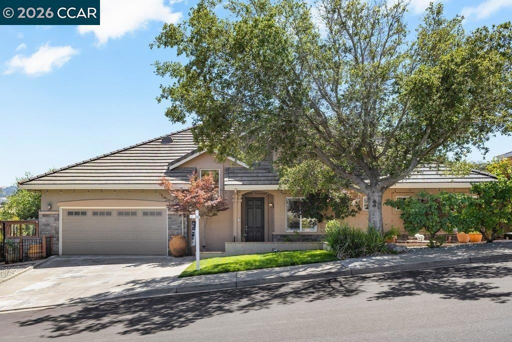 Image 3 of property listing at 11183 Brittany Ln, Dublin, CA 94568