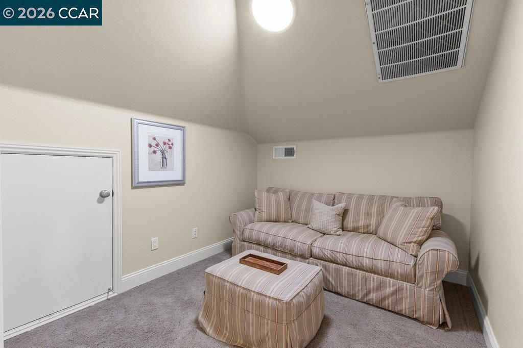 Image 33 of property listing at 11183 Brittany Ln, Dublin, CA 94568