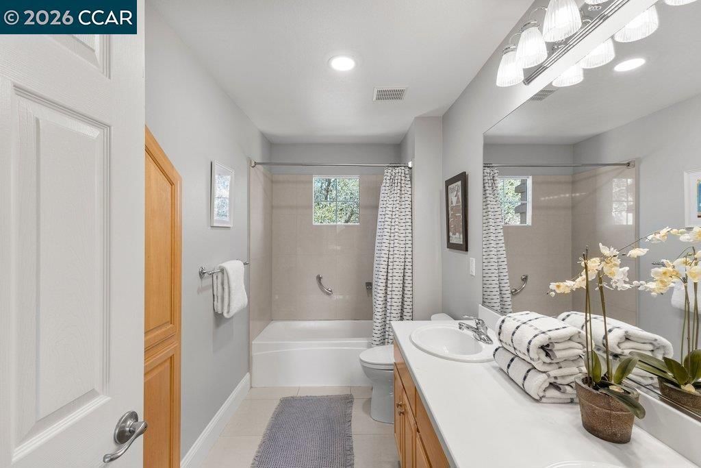 Image 38 of property listing at 11183 Brittany Ln, Dublin, CA 94568