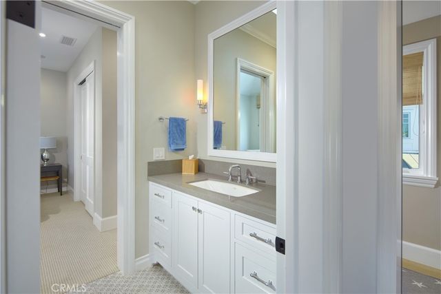 1324 E Balboa Boulevard, Newport Beach, CA 92661