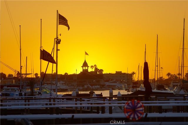 1324 E Balboa Boulevard, Newport Beach, CA 92661