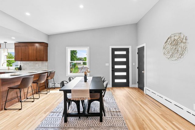 21 Hilltop Rd, Dartmouth, MA 02747