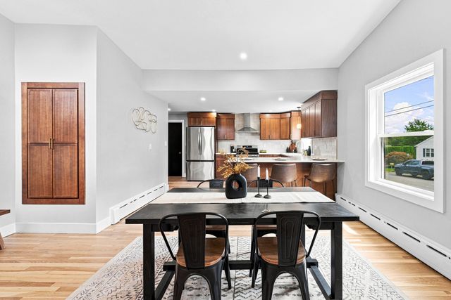 21 Hilltop Rd, Dartmouth, MA 02747