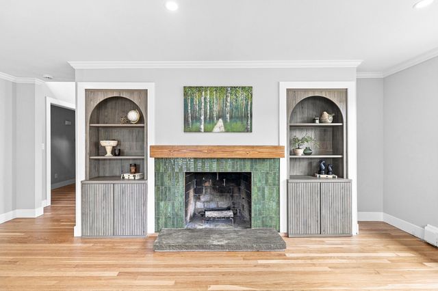 21 Hilltop Rd, Dartmouth, MA 02747