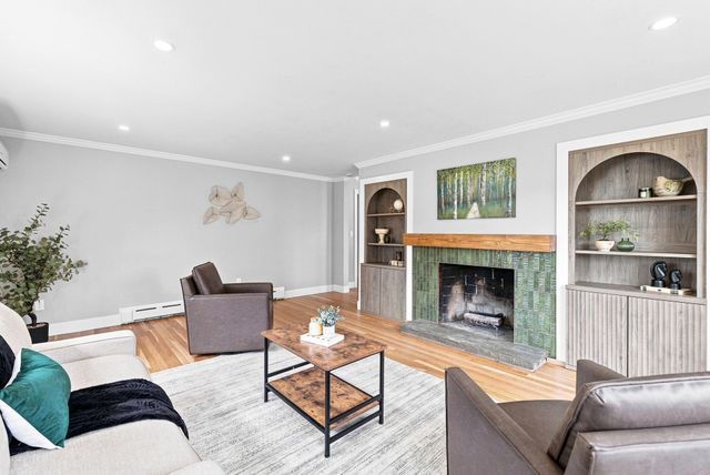 21 Hilltop Rd, Dartmouth, MA 02747
