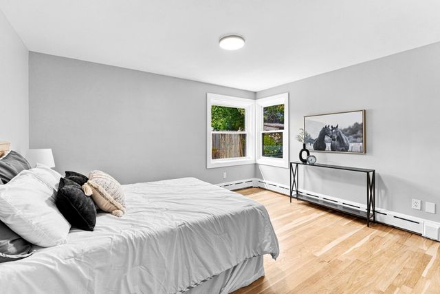 21 Hilltop Rd, Dartmouth, MA 02747