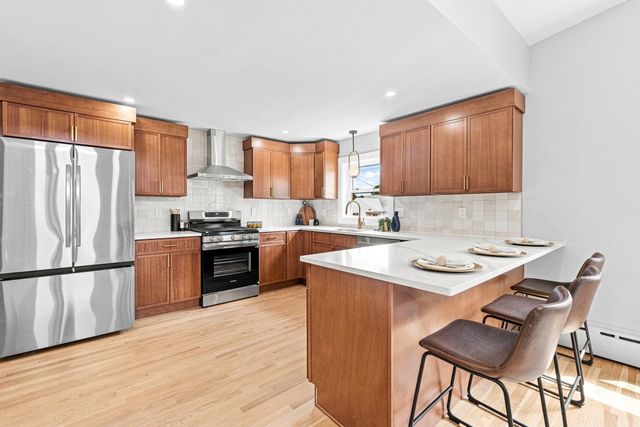 21 Hilltop Rd, Dartmouth, MA 02747