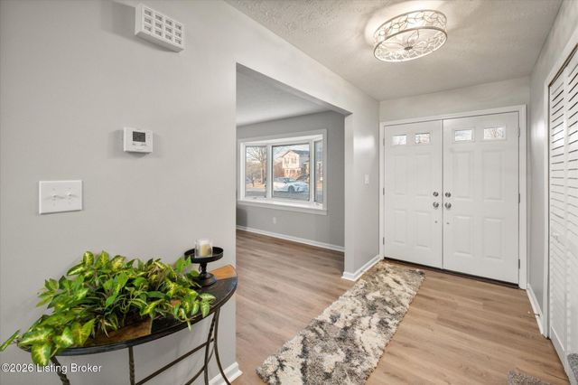 4405 Burgundy Dr, Jeffersontown, KY 40299