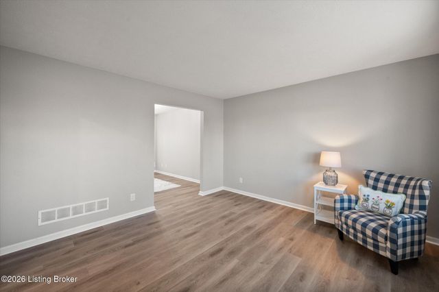 4405 Burgundy Dr, Jeffersontown, KY 40299