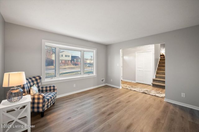 4405 Burgundy Dr, Jeffersontown, KY 40299