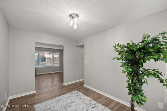 4405 Burgundy Dr, Jeffersontown, KY 40299