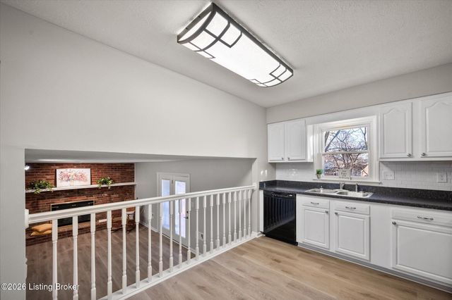 4405 Burgundy Dr, Jeffersontown, KY 40299