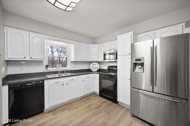 4405 Burgundy Dr, Jeffersontown, KY 40299