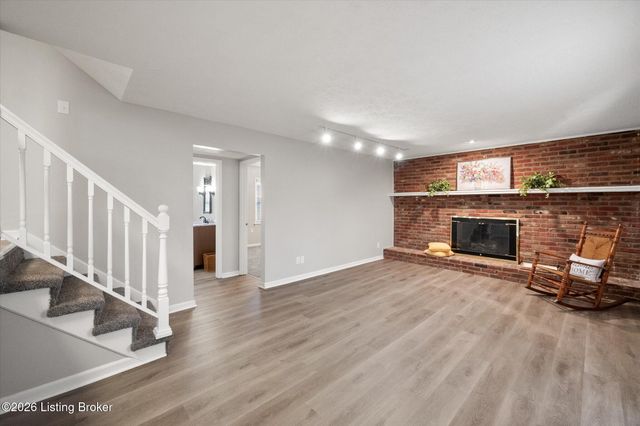 4405 Burgundy Dr, Jeffersontown, KY 40299