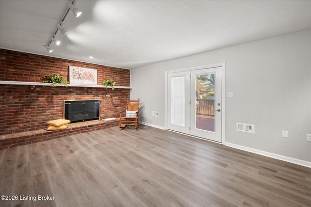 4405 Burgundy Dr, Jeffersontown, KY 40299