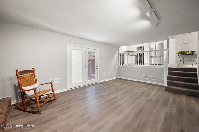 4405 Burgundy Dr, Jeffersontown, KY 40299