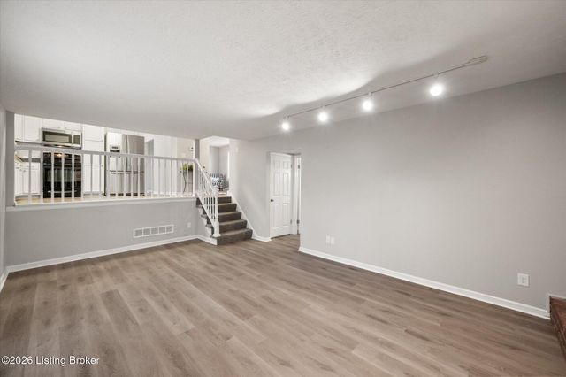 4405 Burgundy Dr, Jeffersontown, KY 40299