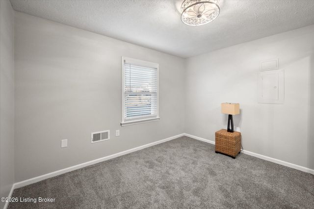 4405 Burgundy Dr, Jeffersontown, KY 40299