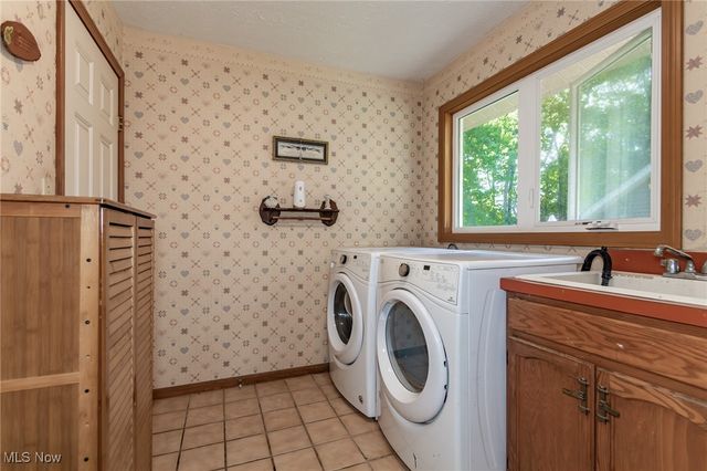 6464 Woodhawk Drive, Mayfield Heights, OH 44124