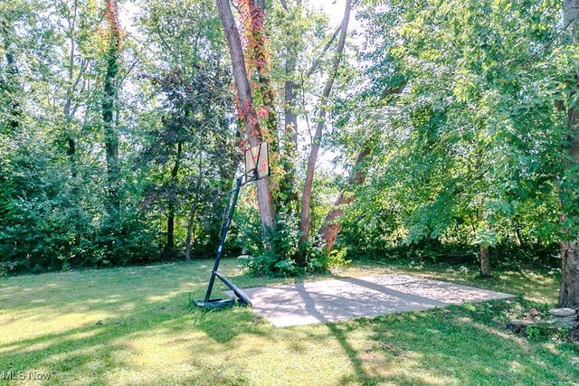 6464 Woodhawk Drive, Mayfield Heights, OH 44124