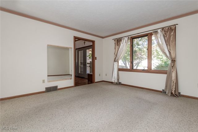 6464 Woodhawk Drive, Mayfield Heights, OH 44124