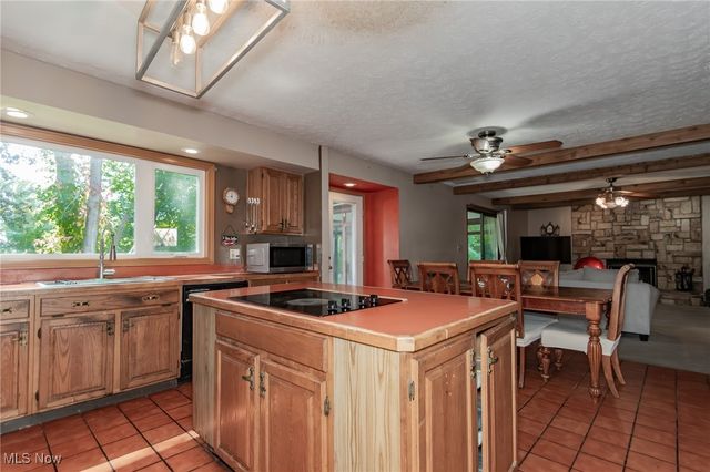 6464 Woodhawk Drive, Mayfield Heights, OH 44124