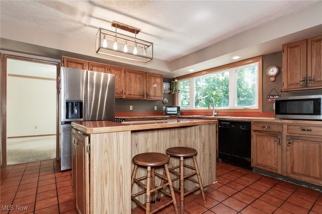 6464 Woodhawk Drive, Mayfield Heights, OH 44124