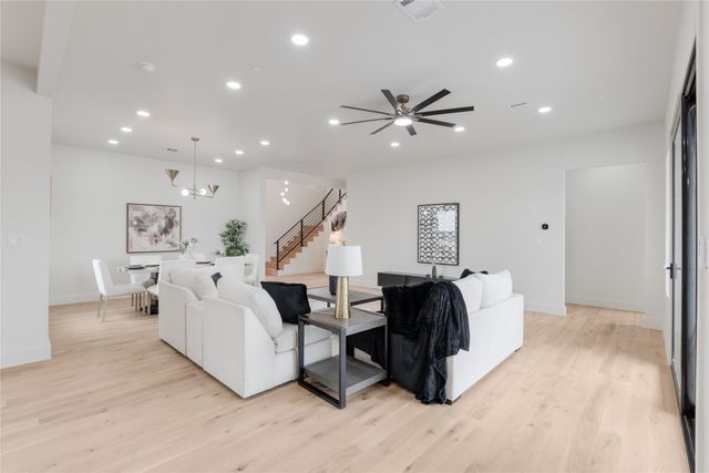 436 Whispering Way, Red Oak, TX 75154