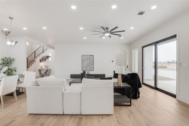 436 Whispering Way, Red Oak, TX 75154