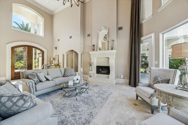 6 Kings Lake Estates Boulevard, Kingwood, TX 77346