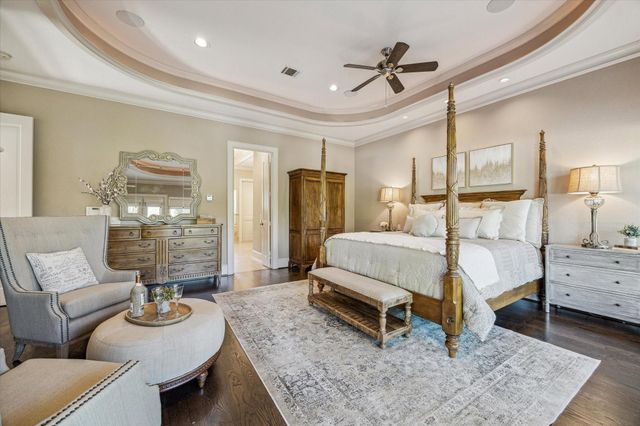 6 Kings Lake Estates Boulevard, Kingwood, TX 77346