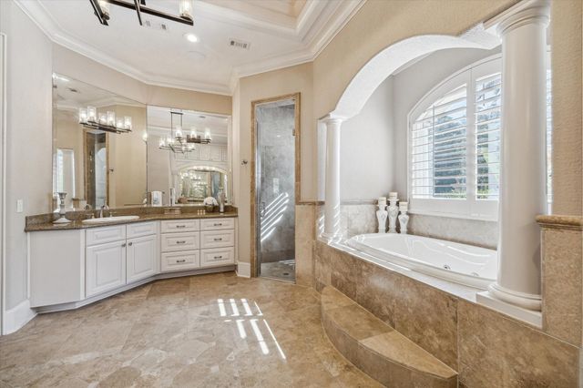 6 Kings Lake Estates Boulevard, Kingwood, TX 77346