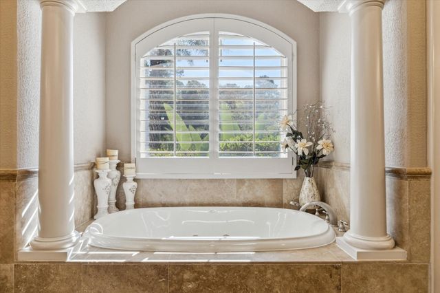 6 Kings Lake Estates Boulevard, Kingwood, TX 77346