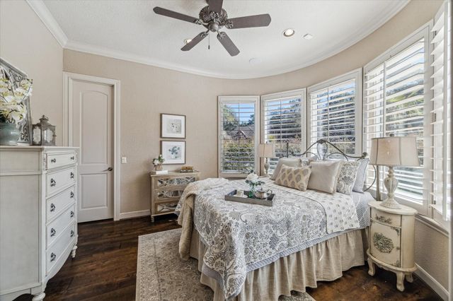 6 Kings Lake Estates Boulevard, Kingwood, TX 77346