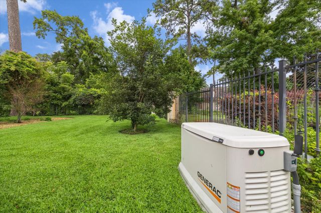 6 Kings Lake Estates Boulevard, Kingwood, TX 77346