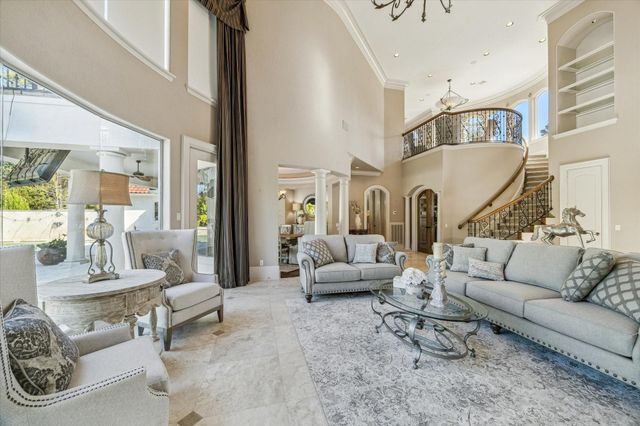 6 Kings Lake Estates Boulevard, Kingwood, TX 77346