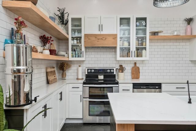 76 CENTERVILLE RD, Bridgewater, VA 22812